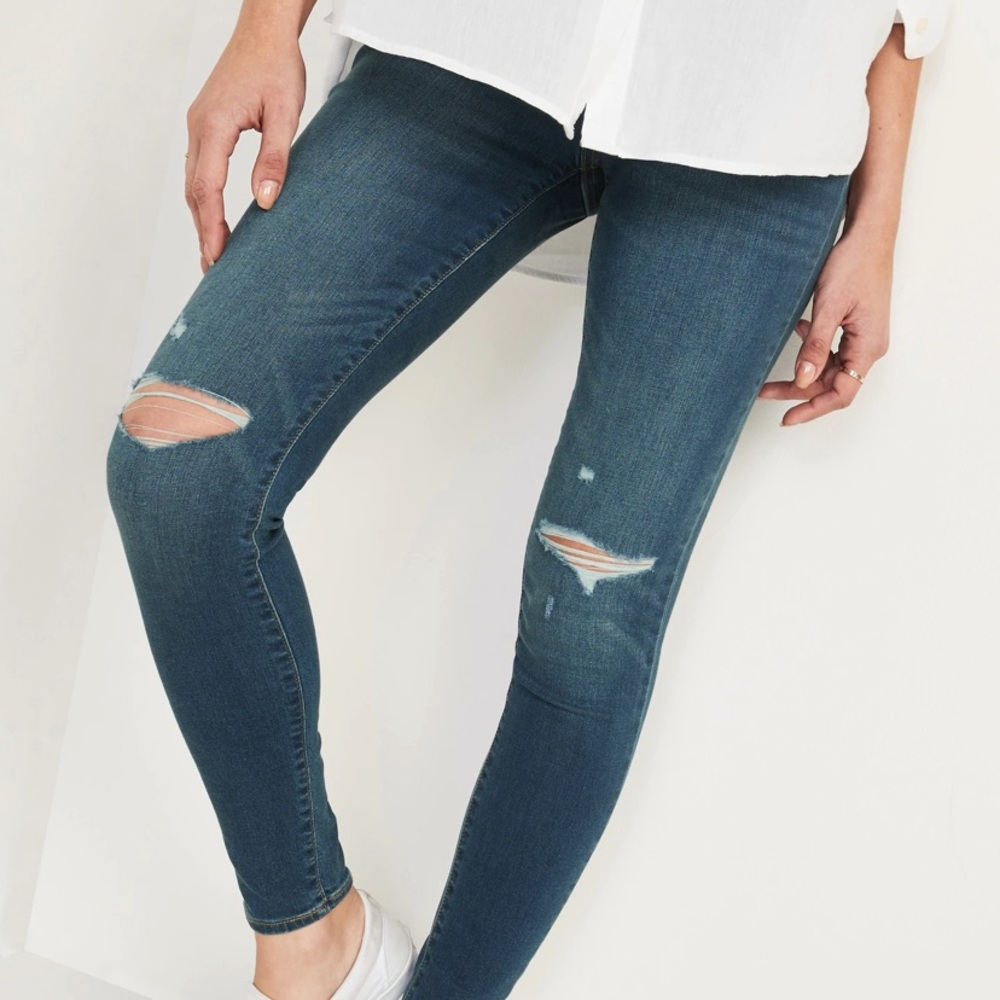 Distressed jeggings size 12
